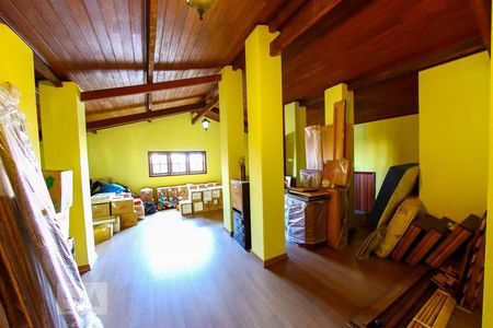 Casa à venda com 600m², 5 quartos e 8 vagas Casa à venda com 600m², 5 quartos e 8 vagasSotao da Suite 1