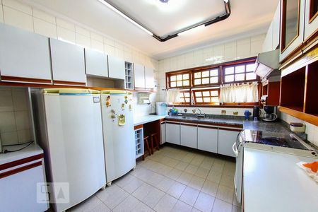 Casa à venda com 600m², 5 quartos e 8 vagas Casa à venda com 600m², 5 quartos e 8 vagasCozinha