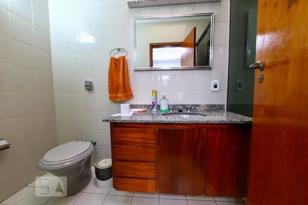 Casa à venda com 600m², 5 quartos e 8 vagas Casa à venda com 600m², 5 quartos e 8 vagasBanheiro da Suite 1