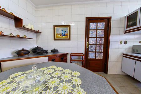 Casa à venda com 600m², 5 quartos e 8 vagas Casa à venda com 600m², 5 quartos e 8 vagasCozinha