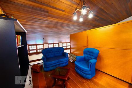 Casa à venda com 600m², 5 quartos e 8 vagas Casa à venda com 600m², 5 quartos e 8 vagasSala de TV