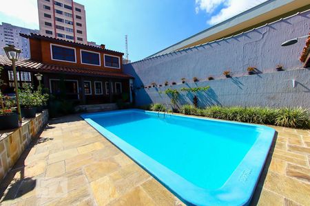 Casa à venda com 600m², 5 quartos e 8 vagas Casa à venda com 600m², 5 quartos e 8 vagasArea Comum