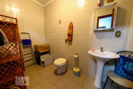 Casa à venda com 600m², 5 quartos e 8 vagas Casa à venda com 600m², 5 quartos e 8 vagasBanheiro de Serviço