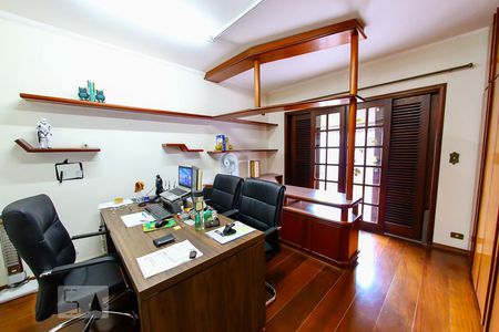 Casa à venda com 600m², 5 quartos e 8 vagas Casa à venda com 600m², 5 quartos e 8 vagasQuarto 2