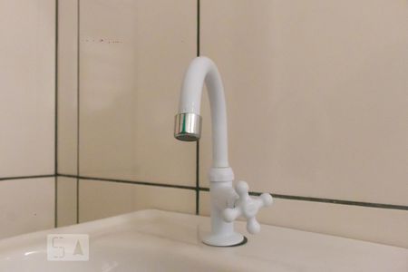 Banheiro - Torneira de casa para alugar com 1 quarto, 35m² em Vila Bancária, São Paulo