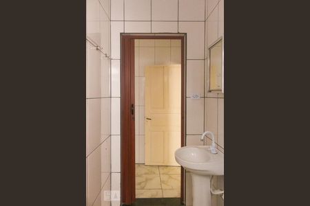 Banheiro de casa para alugar com 1 quarto, 35m² em Vila Bancária, São Paulo