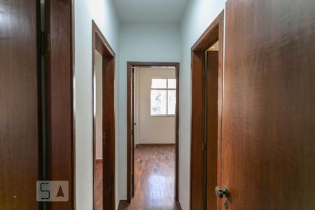 Corredor de apartamento à venda com 3 quartos, 120m² em Santo Antônio, Belo Horizonte