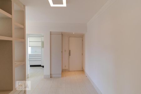 Sala de TV de apartamento para alugar com 2 quartos, 79m² em Centro, Campinas