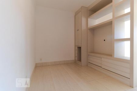 Sala de TV de apartamento para alugar com 2 quartos, 79m² em Centro, Campinas