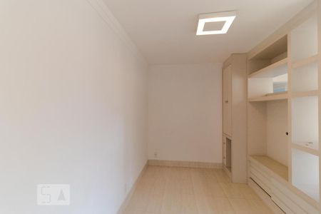Sala de TV de apartamento para alugar com 2 quartos, 79m² em Centro, Campinas