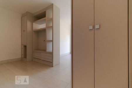 Sala de TV de apartamento para alugar com 2 quartos, 79m² em Centro, Campinas