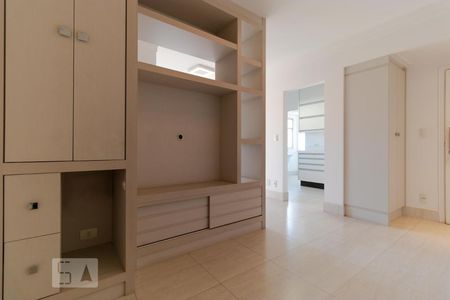 Sala de TV de apartamento para alugar com 2 quartos, 79m² em Centro, Campinas