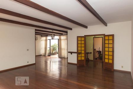 Sala de Casa com 5 quartos, 560m² Cruzeiro