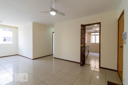 Sala de apartamento para alugar com 2 quartos, 60m² em Jardim Patente, São Paulo