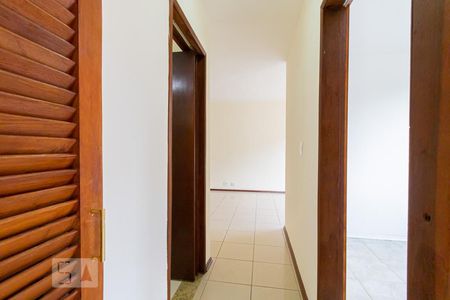 Corredor de apartamento para alugar com 2 quartos, 60m² em Jardim Patente, São Paulo