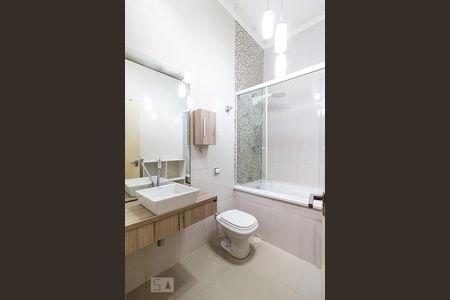 Banheiro de casa para alugar com 3 quartos, 110m² em Indianópolis, São Paulo