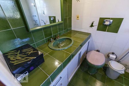 Casa à venda com 800m², 3 quartos e 5 vagasBanheiro do Quarto 2