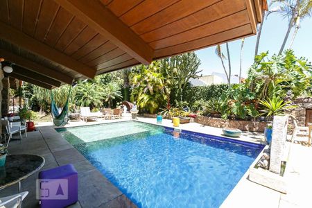 Casa à venda com 800m², 3 quartos e 5 vagasPiscina