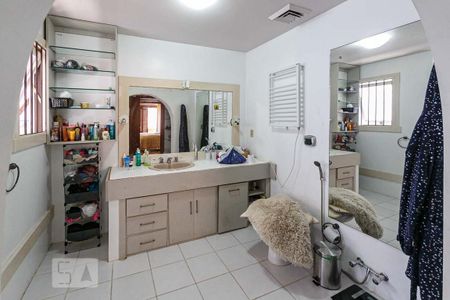 Casa à venda com 800m², 3 quartos e 5 vagasCloset