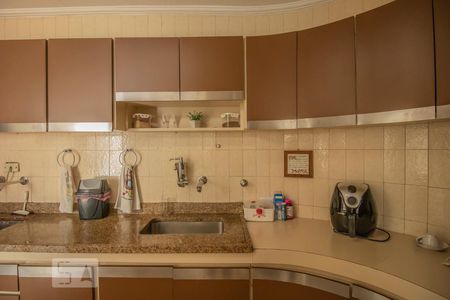 Casa para alugar com 600m², 4 quartos e 4 vagasCozinha