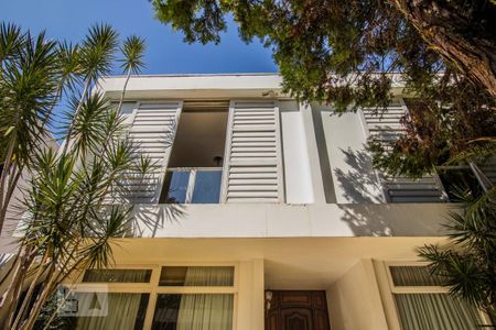 Casa para alugar com 600m², 4 quartos e 4 vagasFachada