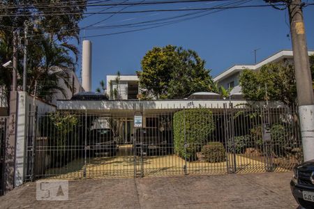 Casa para alugar com 600m², 4 quartos e 4 vagasFachada