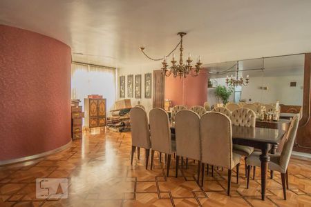 Casa para alugar com 600m², 4 quartos e 4 vagasSala