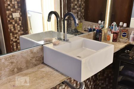 Casa à venda com 400m², 3 quartos e 2 vagasBanheiro da Suíte 1