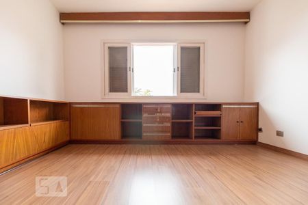 Casa à venda com 360m², 4 quartos e 4 vagasSuíte 2