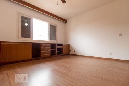 Casa à venda com 360m², 4 quartos e 4 vagasSuíte 2