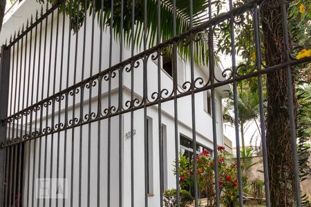 Casa à venda com 360m², 4 quartos e 4 vagasFachada