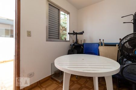 Casa à venda com 360m², 4 quartos e 4 vagasQuarto de Serviço