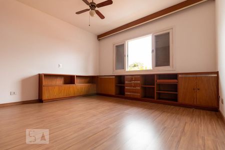 Casa à venda com 360m², 4 quartos e 4 vagasSuíte 2