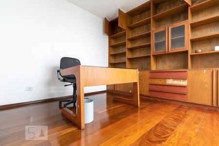 Casa à venda com 360m², 4 quartos e 4 vagasEscritório