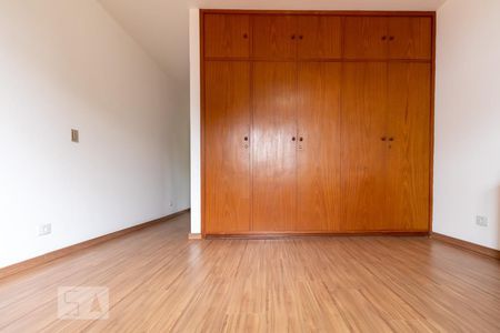 Casa à venda com 360m², 4 quartos e 4 vagasSuíte 2