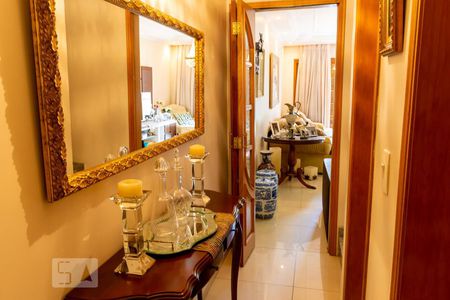 Casa à venda com 250m², 3 quartos e 4 vagasCorredor