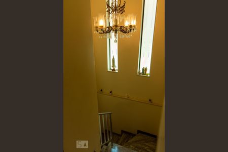 Casa à venda com 250m², 3 quartos e 4 vagasEscada