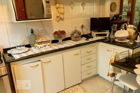 Casa à venda com 250m², 3 quartos e 4 vagasCozinha - Armários