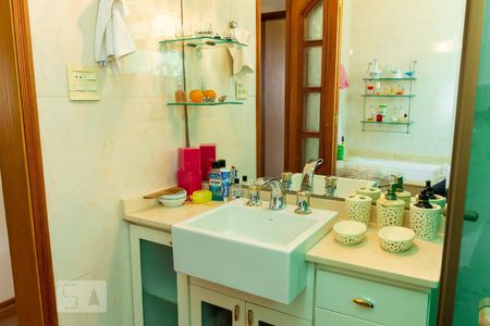 Casa à venda com 250m², 3 quartos e 4 vagasDetalhe do Banheiro da Suite