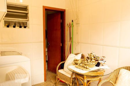 Casa à venda com 250m², 3 quartos e 4 vagasÁrea de Serviço