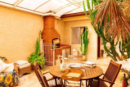 Casa à venda com 250m², 3 quartos e 4 vagasQuintal