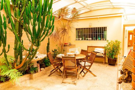 Casa à venda com 250m², 3 quartos e 4 vagasQuintal