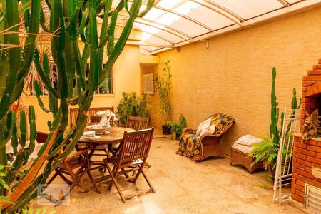 Casa à venda com 250m², 3 quartos e 4 vagasQuintal