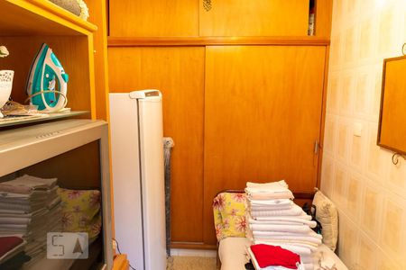 Casa à venda com 250m², 3 quartos e 4 vagasQuarto de Serviço