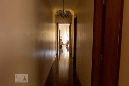 Casa à venda com 250m², 3 quartos e 4 vagasCorredor