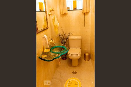 Casa à venda com 250m², 3 quartos e 4 vagasLavabo