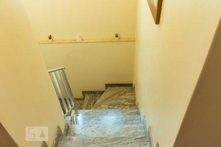 Casa à venda com 250m², 3 quartos e 4 vagasEscada