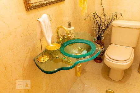 Casa à venda com 250m², 3 quartos e 4 vagasLavabo