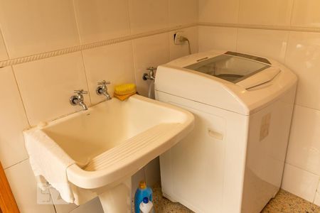 Casa à venda com 250m², 3 quartos e 4 vagasÁrea de Serviço