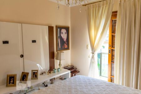 Casa à venda com 250m², 3 quartos e 4 vagasSuíte